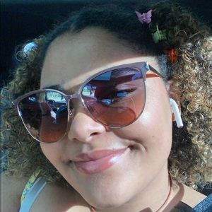 Meet your Posher, Daniela